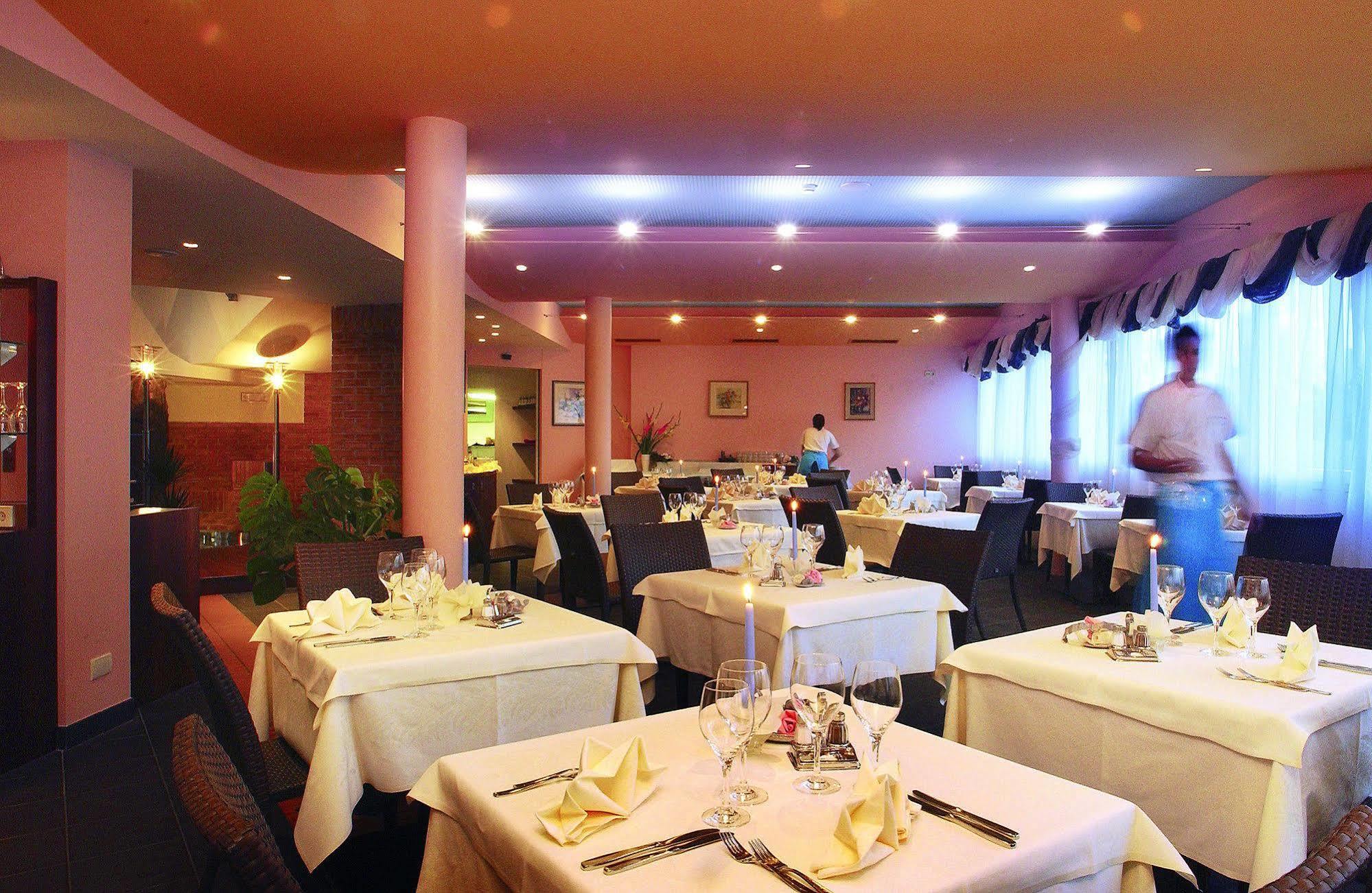 Hotel Krone - Eat, Drink, Stay Bresanona Exterior foto